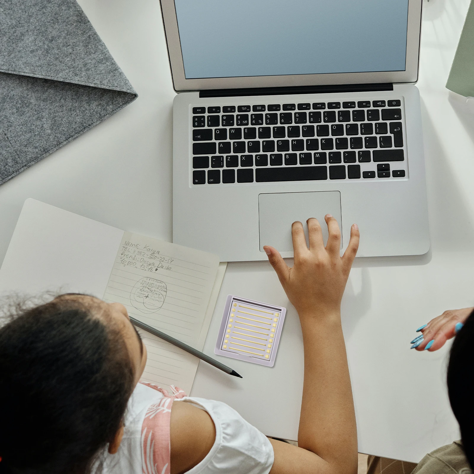 

1Set Sleek Functional Note Holder Box Organizer ABS Material Desk Setup Chic Storage Business Card Display Office