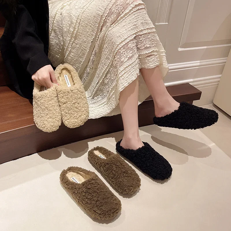 Zapatillas de piel de cordero para mujer, ropa para exteriores, novedad de invierno de 2021, zapatos de mulas perezosos de fondo plano de estilo coreano con forro polar y punta cubierta Semi-S