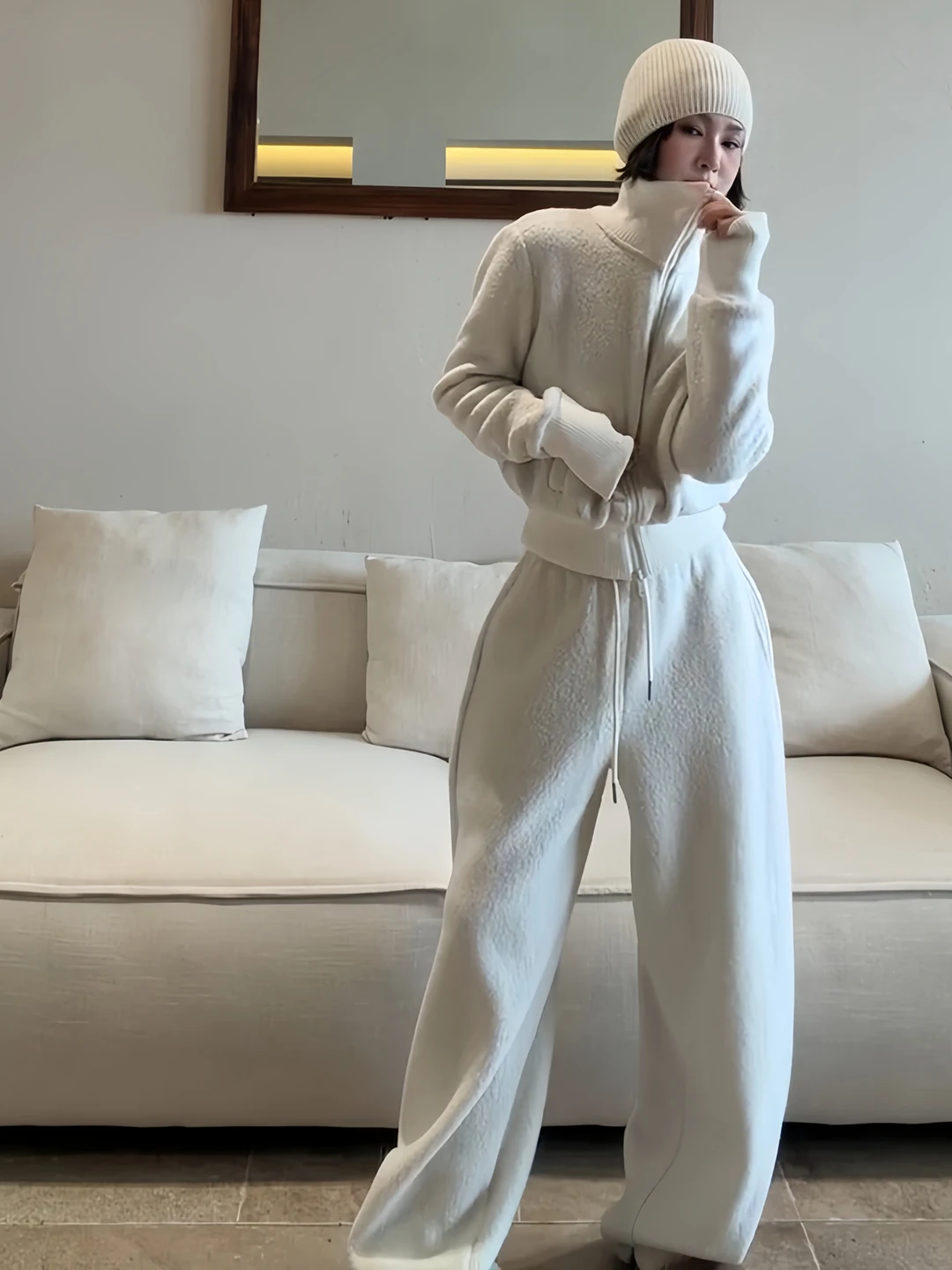 Korean High-End Fleece Set Women's Thickened White Sweatshirt Long Pants Two-Piece Set Autumn Winter Fashion Anti-Aging