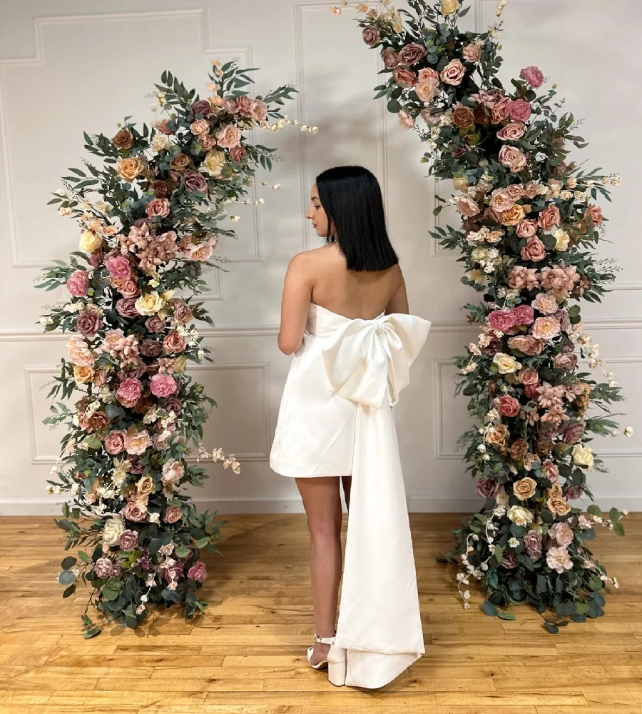 활 Strapless 새틴 여름 해변 신부 드레스 2025 간단한 국가 신부 세련된 사용자 정의와 미니멀리스트 짧은 Boho 웨딩 드레스