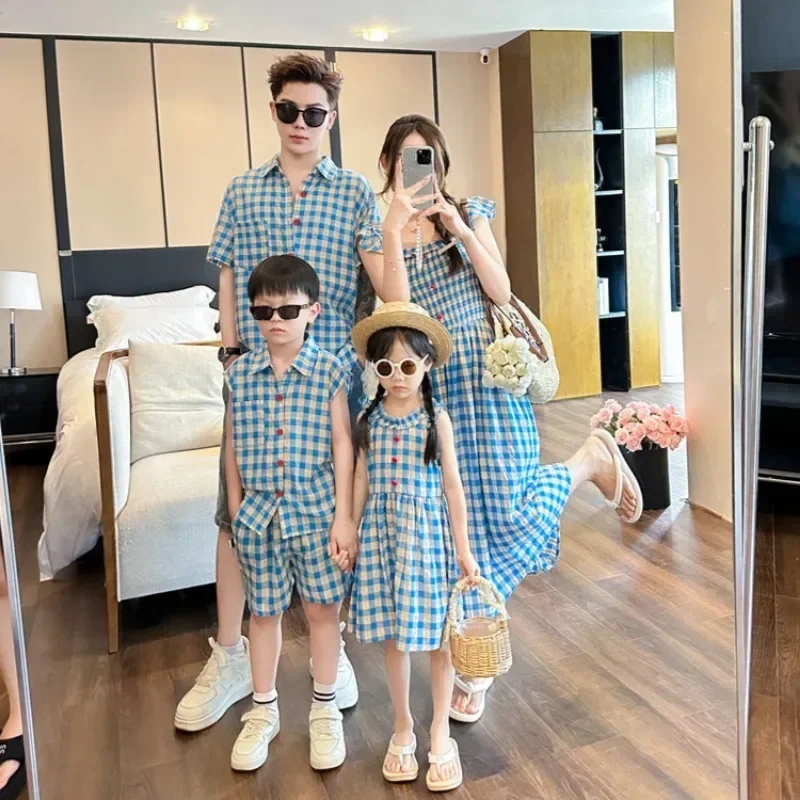 Holiday Couple Look Family Matching Clothes Mom and Daughter Resort Plaid Dress Dad and Son Shirts Korean Children\'s Clothing
