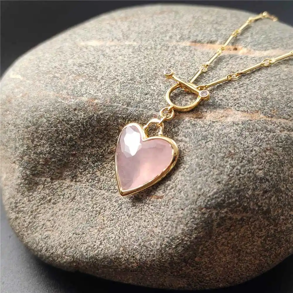 FUWO 1PCS Handcrafted Natural Rose Crystal Necklace,Golden OT Buckle Chain Heart-Shaped Semi-Precious Stone Women\'s Gift (NC478)