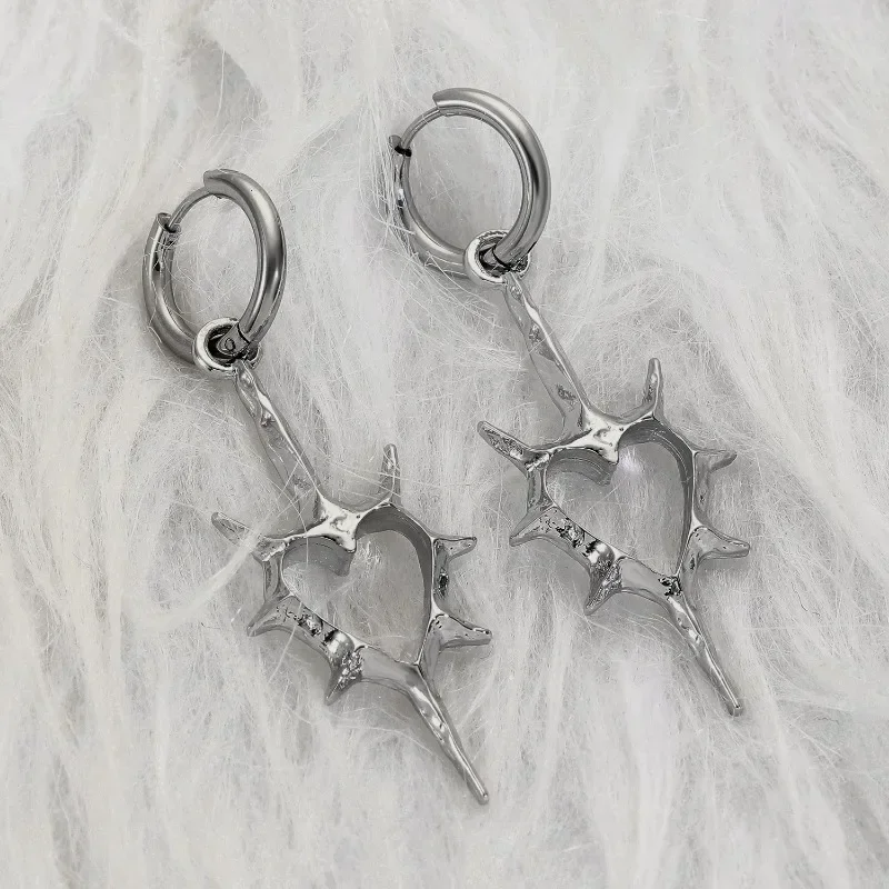 Y2K Punk Hollow Thorn Love Heart Pendant Earrings for Women Vintage Unusual Stainless Steel Ear Buckle Jewelry Party Accessories