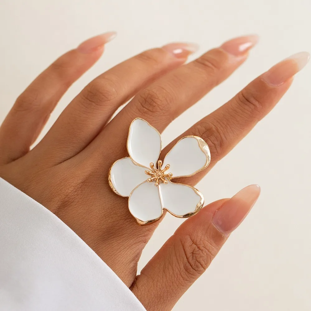 Retro Fashion Gold Trim White Enamel Petal Flower Stud Earrings Rings for Women Bridesmaid Prom Party Floral Jewelry Sets Gifts