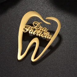 Wlp Creatieve Tandvorm Aangepaste Naam Roestvrij Staal Broche Spelden Voor Vrouwen Mannen Gepersonaliseerde Brief Kleding Accessoires Cadeau