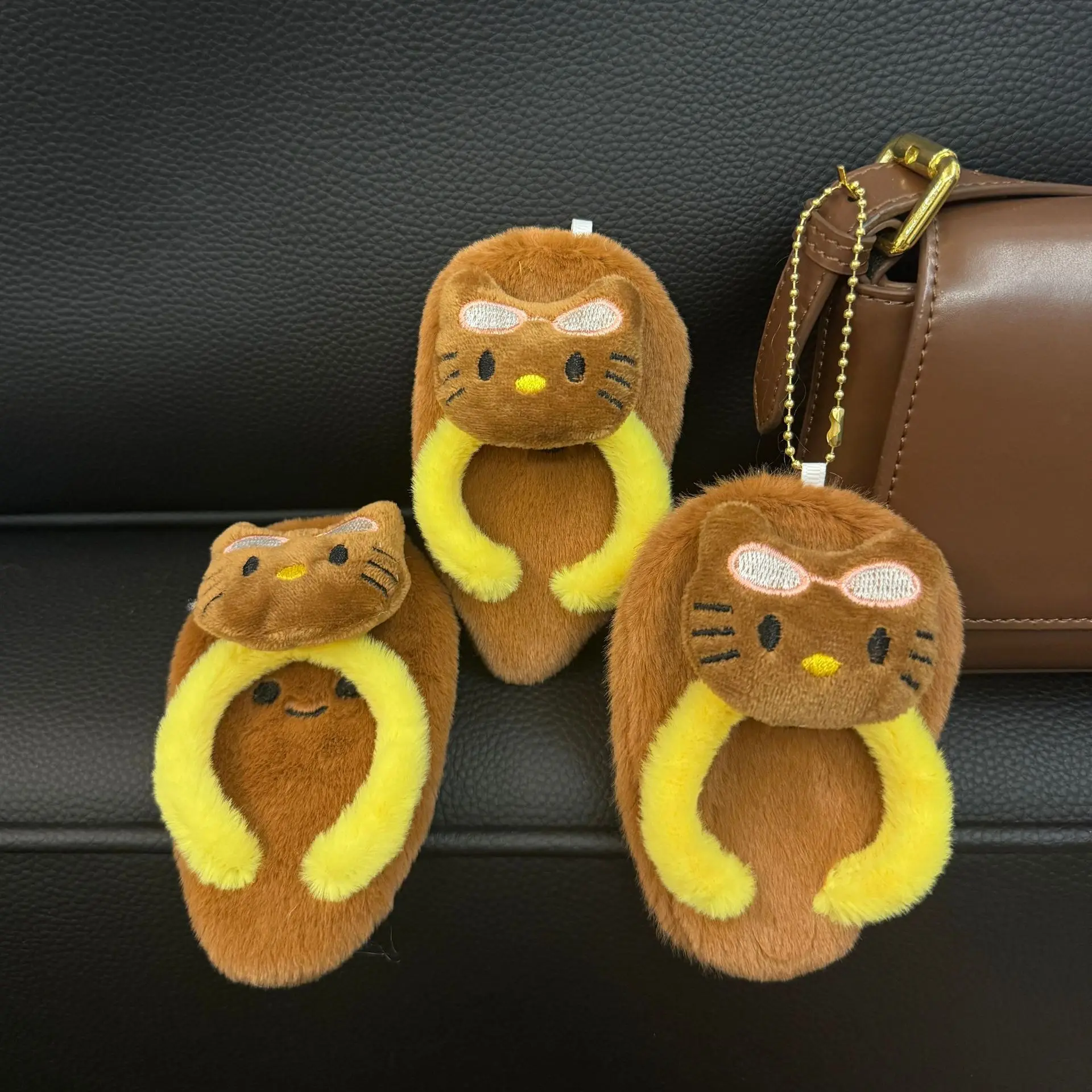 

Брелок Hello Kitty: Абстрактные тапочки Hello Kitty с очками, плюшевая кукла-подвеска, забавный аксессуар для сумки, подарок для друга