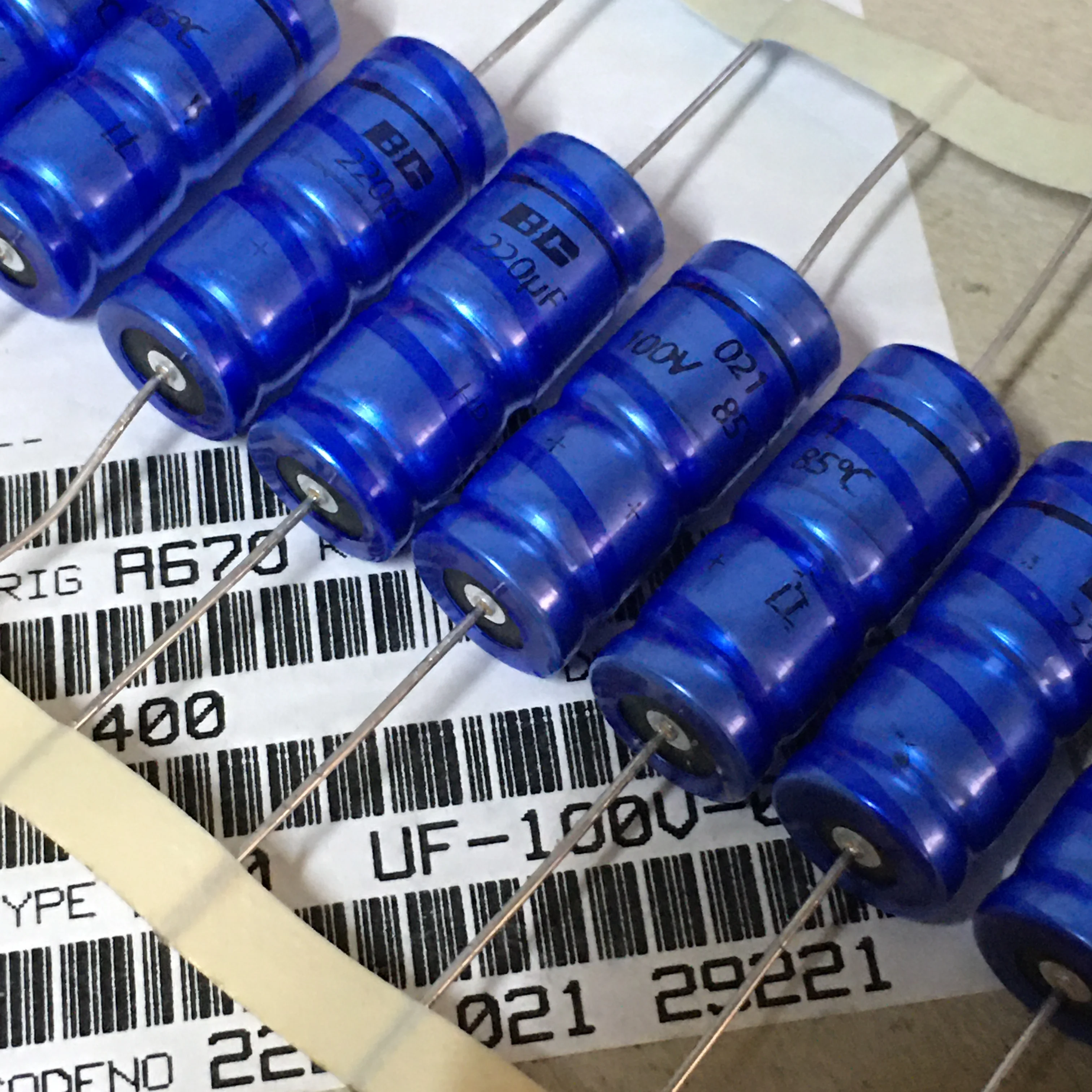 100% brand new original BC 021 series LL 100V 220UF high-voltage cathode capacitor, size 13MM*30MM