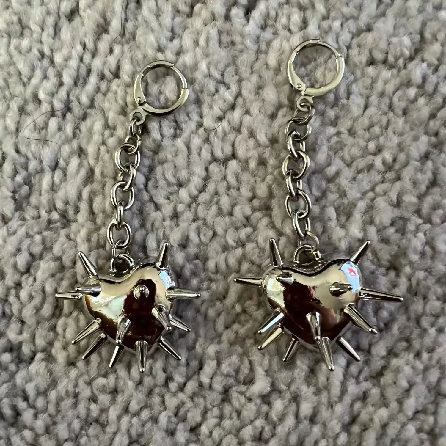 Gothic Spiky Heart Tassel Dangle Earrings for Women Y2K  Punk Thorns Spiked Heart Drop Earrings Grunge Fashion Emo Jewelry