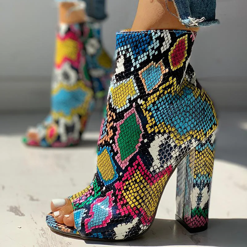 2020Summer New European and American plus Size40-43Women's Serpentine High Chunky Heel Peep Toe Side Zipper SandalsSandals