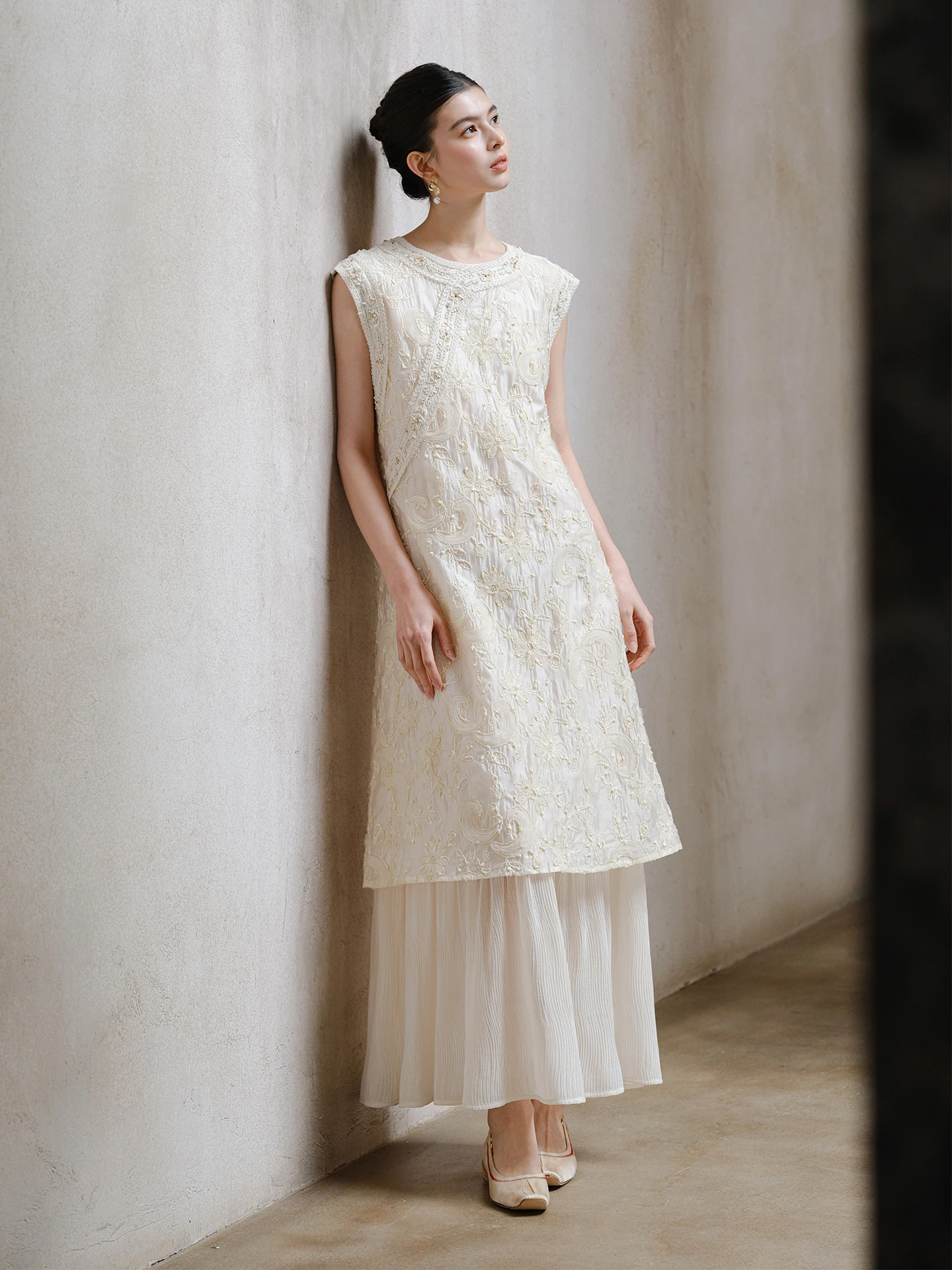 

Новое летнее женское китайское платье-ципао с вышивкой, дышащее, с эффектом утягивания, с дизайном рюшов и V-образным вырезом