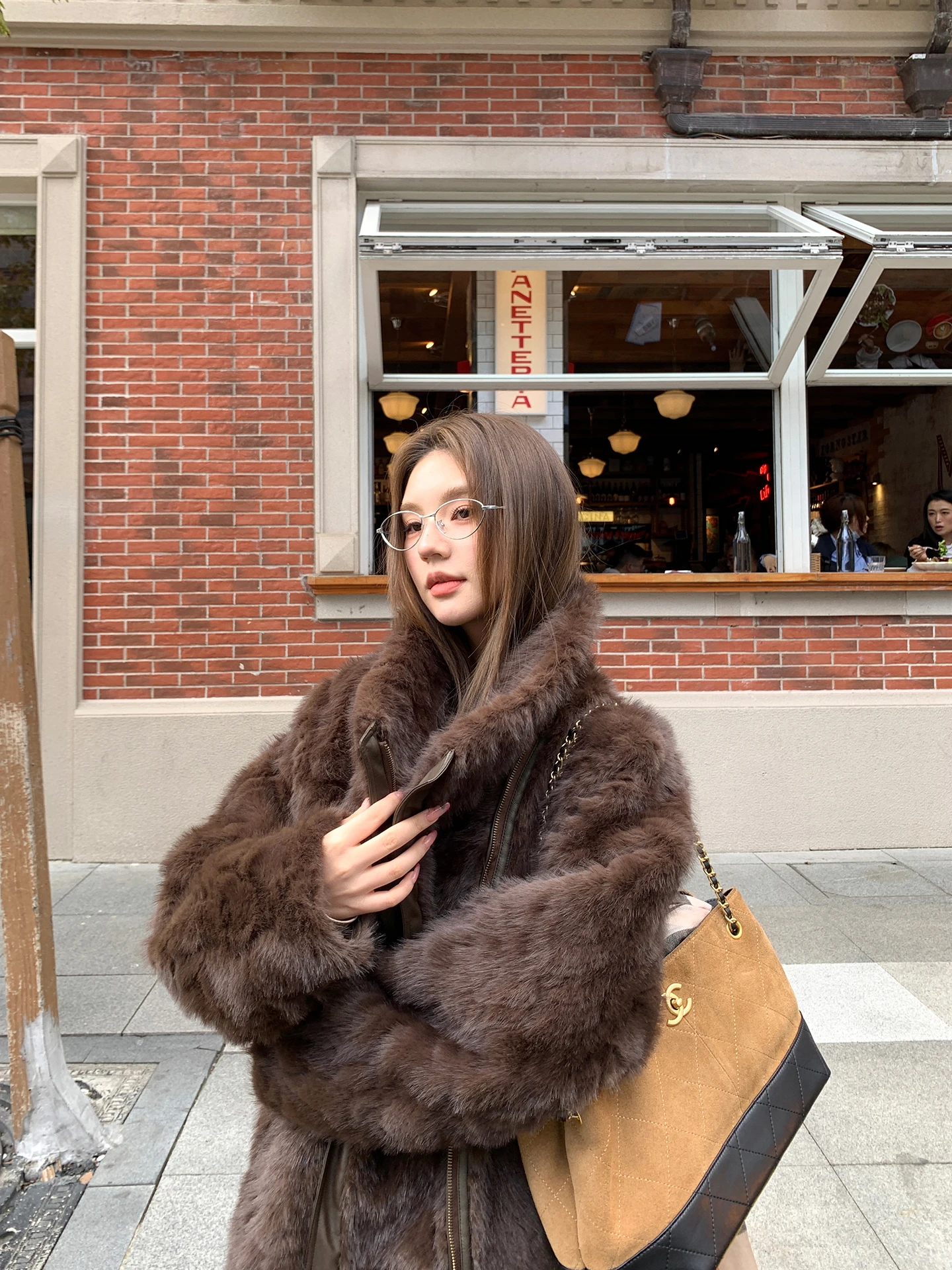 

Теплая меховая куртка для женщин, осень-зима 2025, новая модная хлопковая куртка кофейного цвета, утепленная хлопковая куртка, женская верхняя одежда