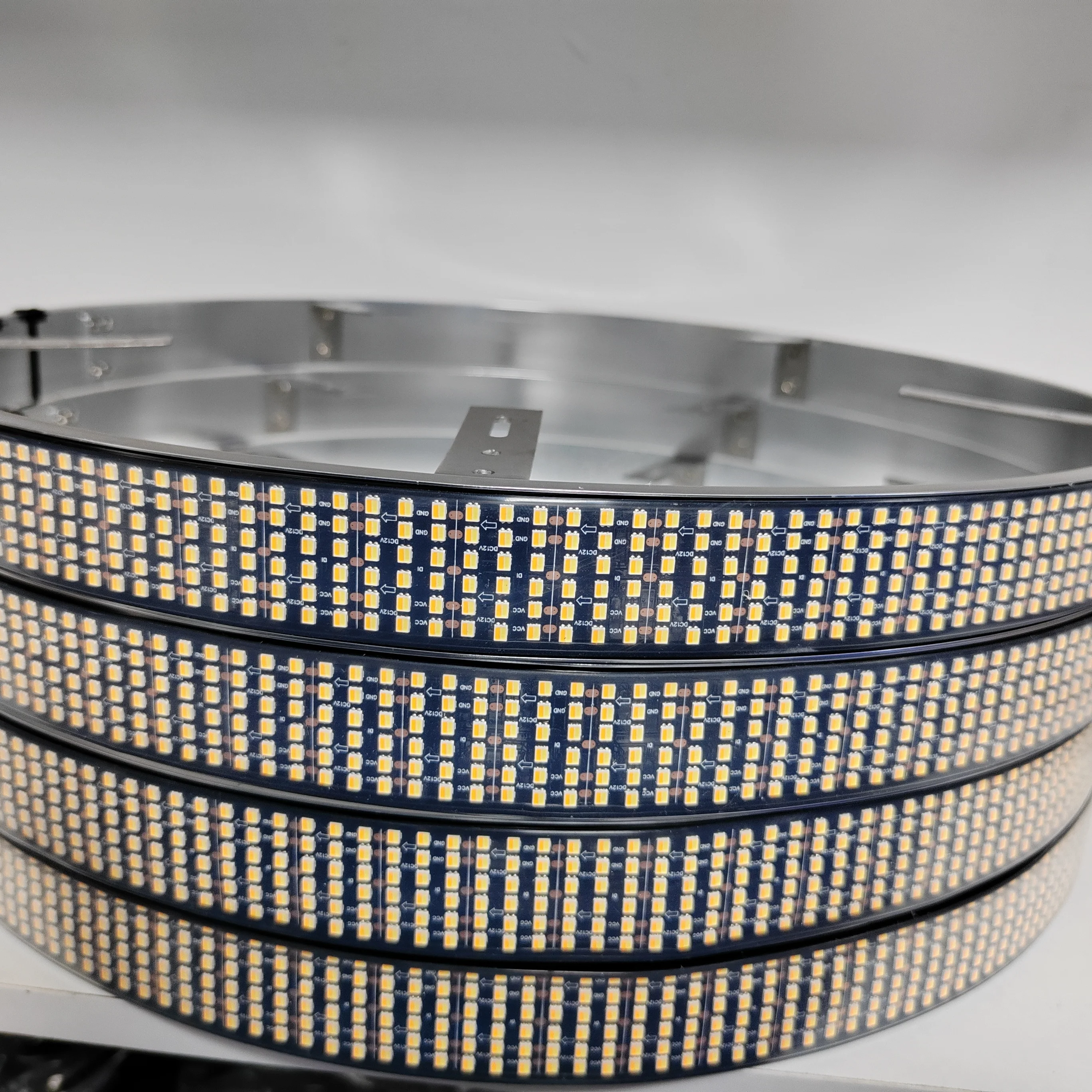 สวิตช์ไฟล้อ LED สีเหลืองและสีขาวสว่างเป็นพิเศษกําลังสูงสวิตช์ 6 แถวสําหรับอุปกรณ์ไฟรถบรรทุกและรถยนต์