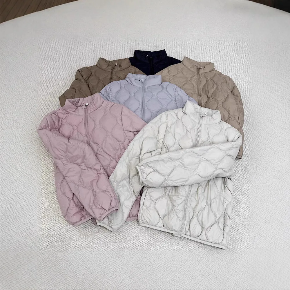 2025ฤดูหนาวStand Up Collarอเนกประสงค์น้ําหนักเบาปักเป้าลงเสื้อแจ็คเก็ตผู้หญิงUltra Light Warm Parka 90เป็ดสีขาวลงCoat