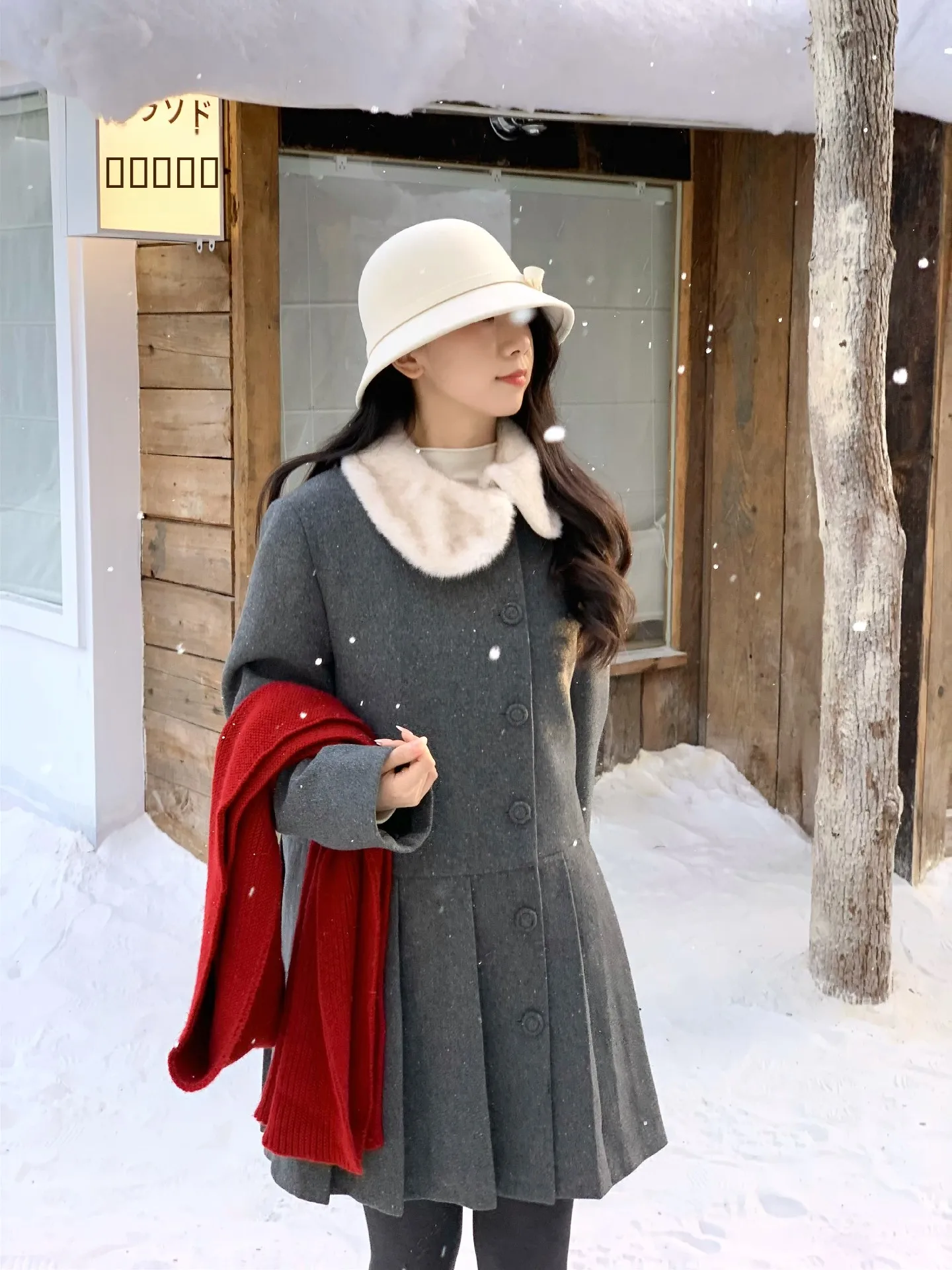 

Комплект из плиссированной юбки и пальто Galaxy Step Private Collection с меховым воротником, маленький размер