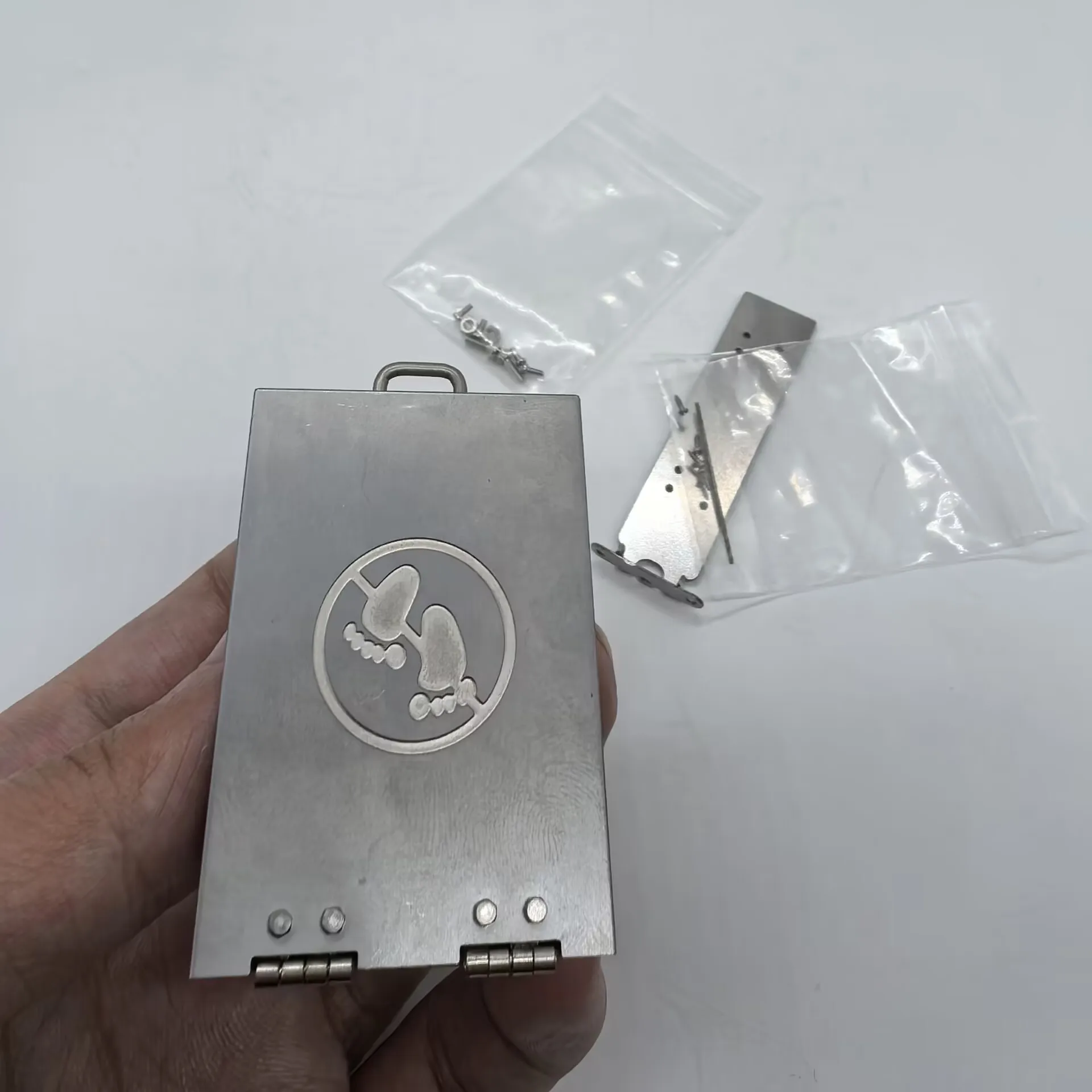 

Scaleclub Model For Tamiya 1/14 Tractor Head Container Truck Metal Mudguard Toolbox Truck Parts