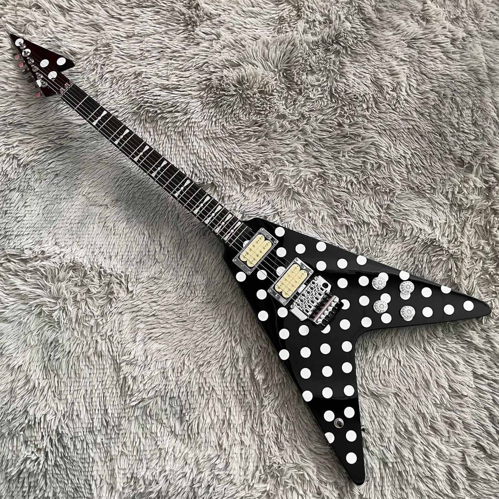 

High Quality Custom Randy Rhoads Flying V Electric Guitar Black&White Polka Dots Rosewood Fretboard Floyd Rose Bridge Free Ship