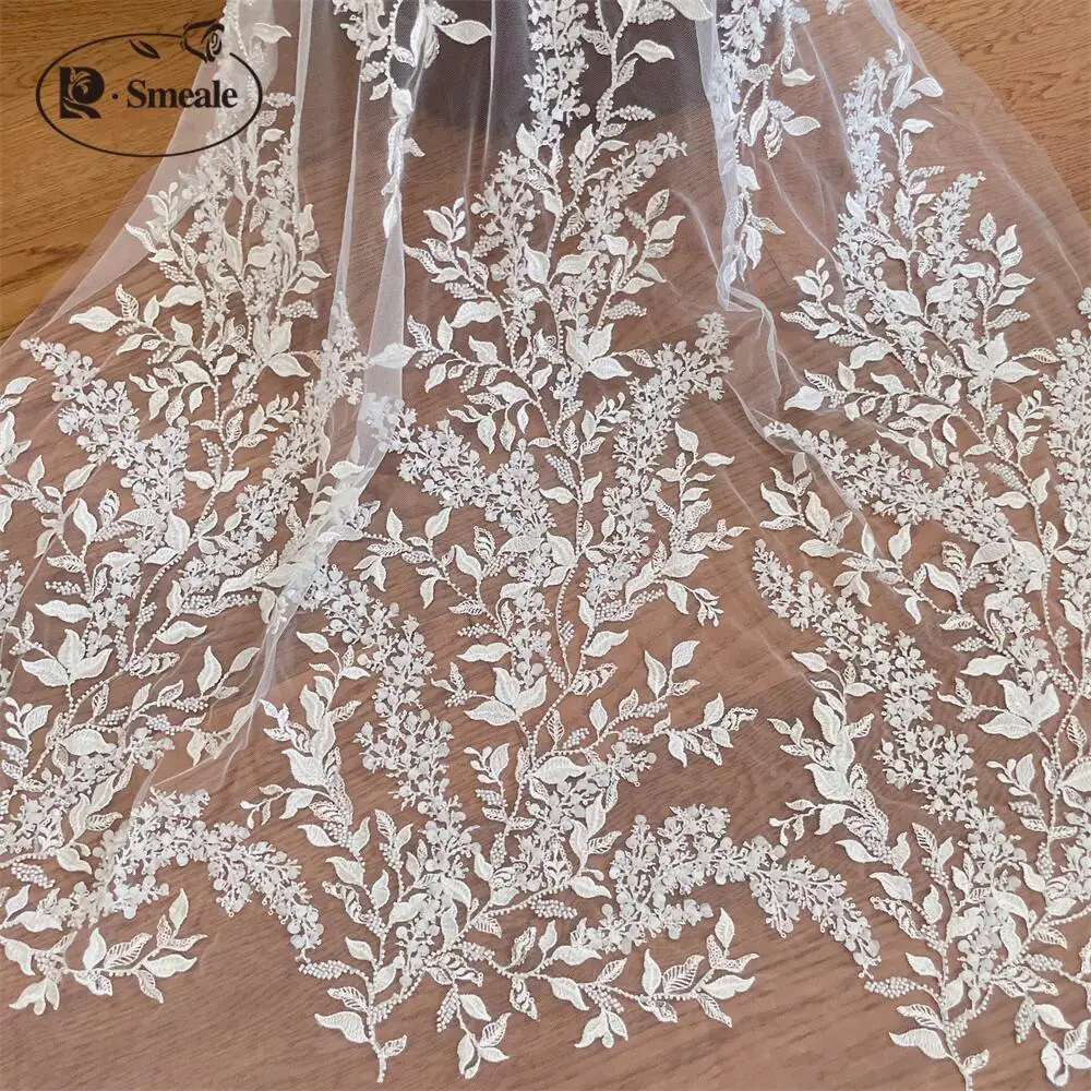 Weißer 3D-Blumen-Perlen-Pailletten-bestickter Spitzenstoff für Hochzeitskleid, glänzender Brautstoff RS4851 – Detail 2