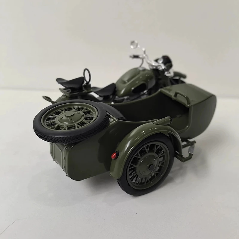 IXO 1/24 スケール IMZ M72 URAL プラスチックカーモデル 静態コレクション 装飾されたホリデーギフト おもちゃ 記念品ギフト