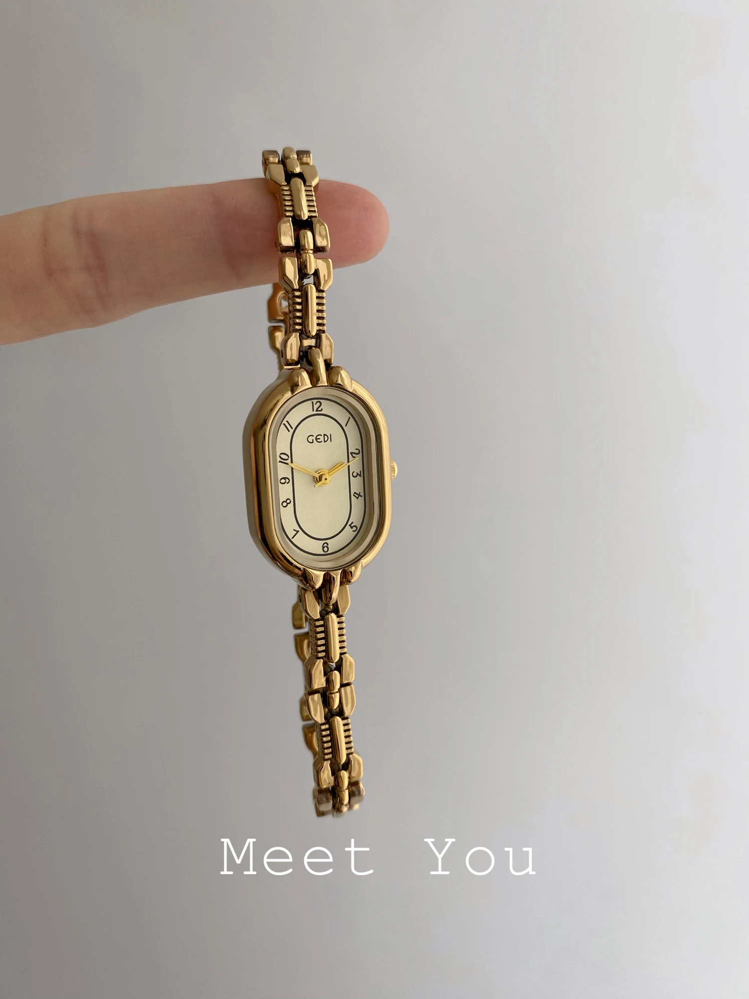 ساعة نسائية أنيقة، ساعة كوارتز عصرية رائعة وأنيقة جديدة مطلية بالذهب على الطراز العتيق. #5