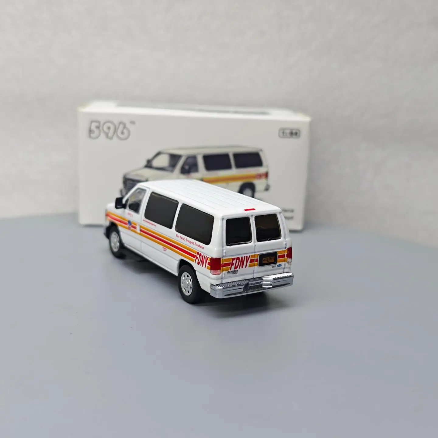 596 1:64 E-시리즈 밴 뉴욕시 소방서 시뮬레이션 합금 미니카 모델 컬렉션 장식품 선물 장난감