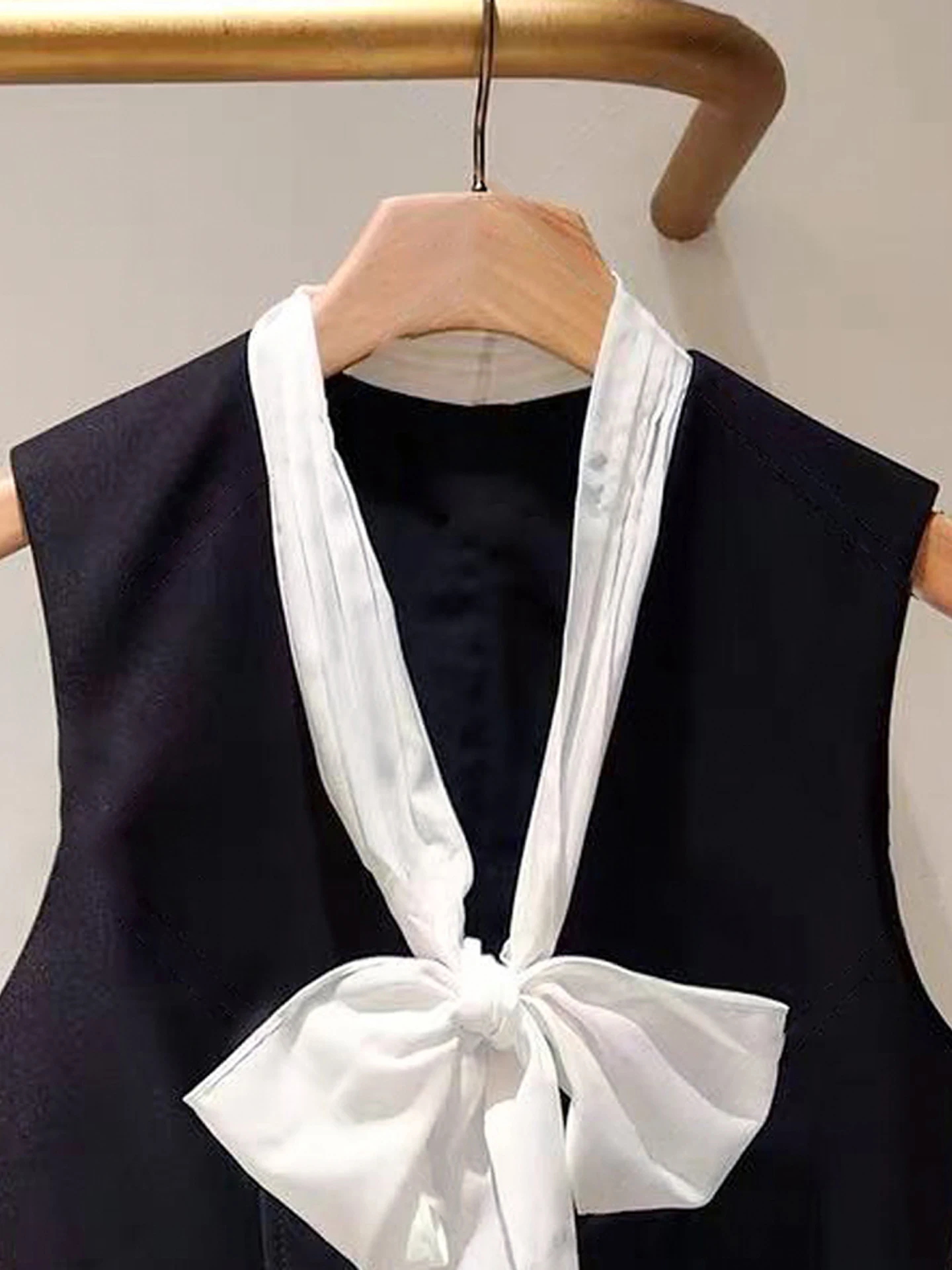 S Home South Oil High End Women's Faion 2025 Autumn Hepburn Sle V Ne Vest Top with Bow Tie Splice Commute Sle ort