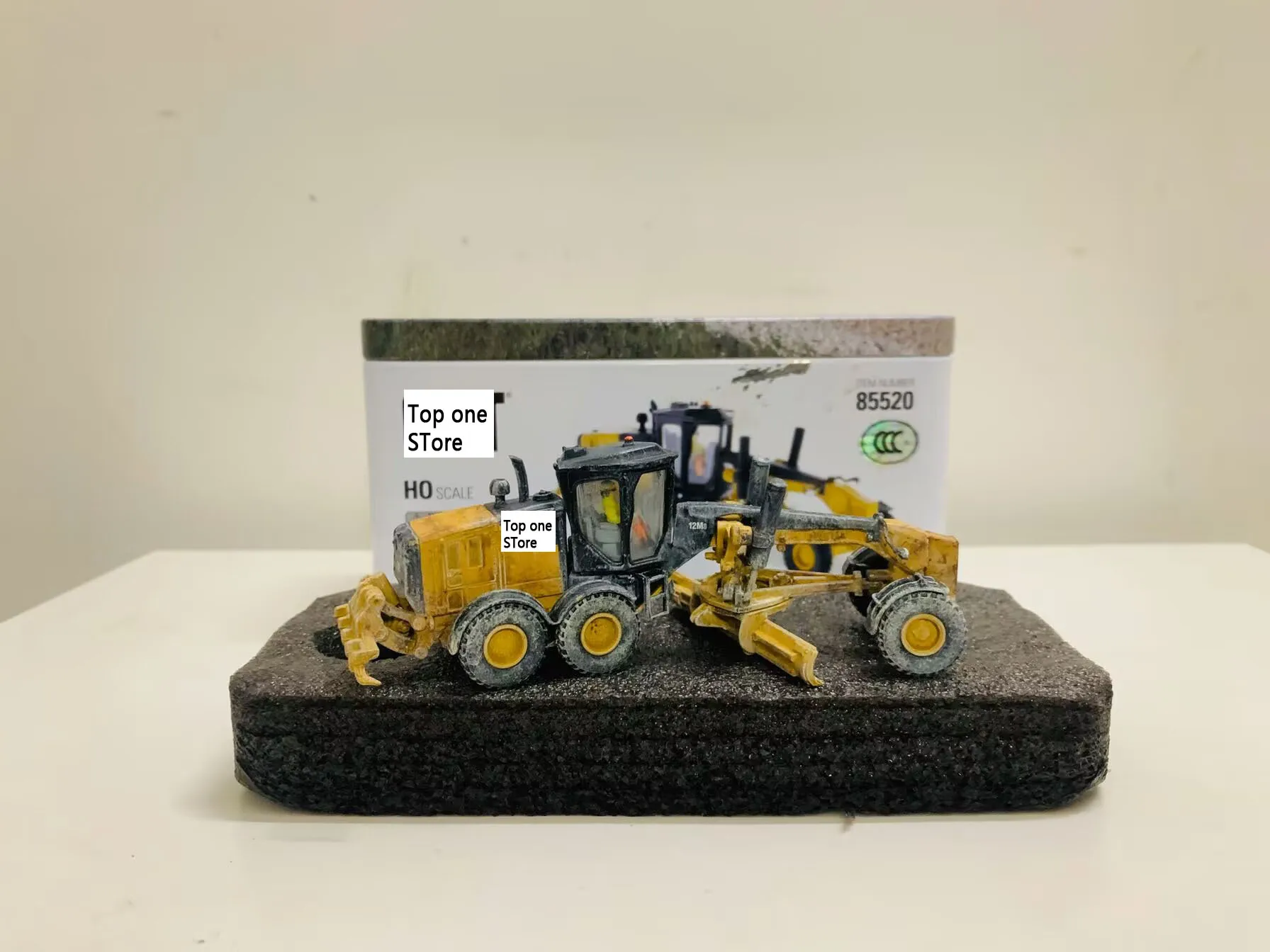 12M3 Motor Grader 1/87 Ho Scale Metal Model Muddy Edition von DieCast Masters 85520, neue Originalverpackung