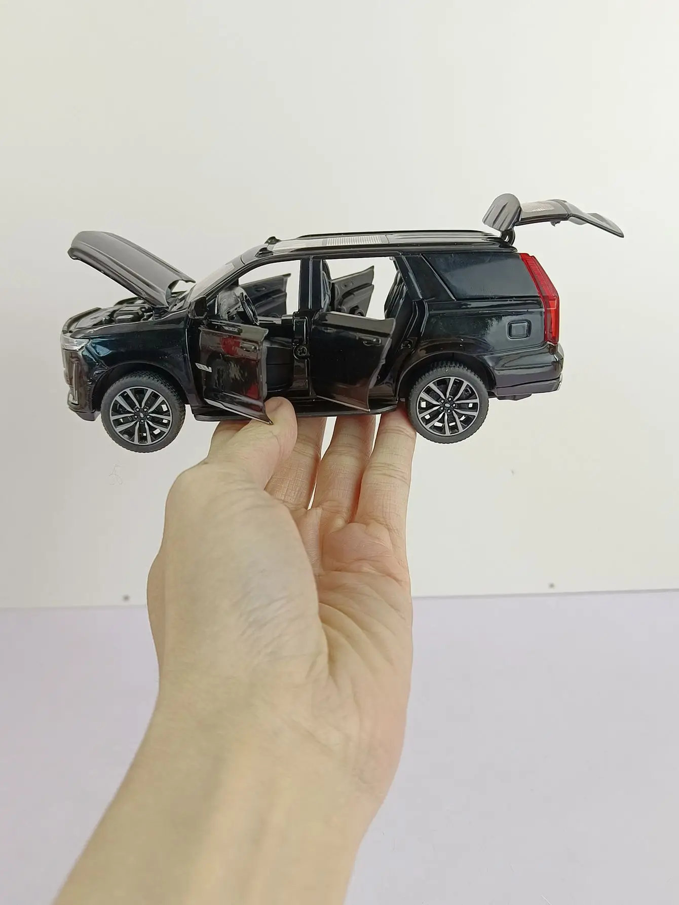 Veículo off-road Cadillac Escalade para crianças, carro de liga 1:32, modelo metálico fundido, som e luz, brinquedo puxado, presente de aniversário