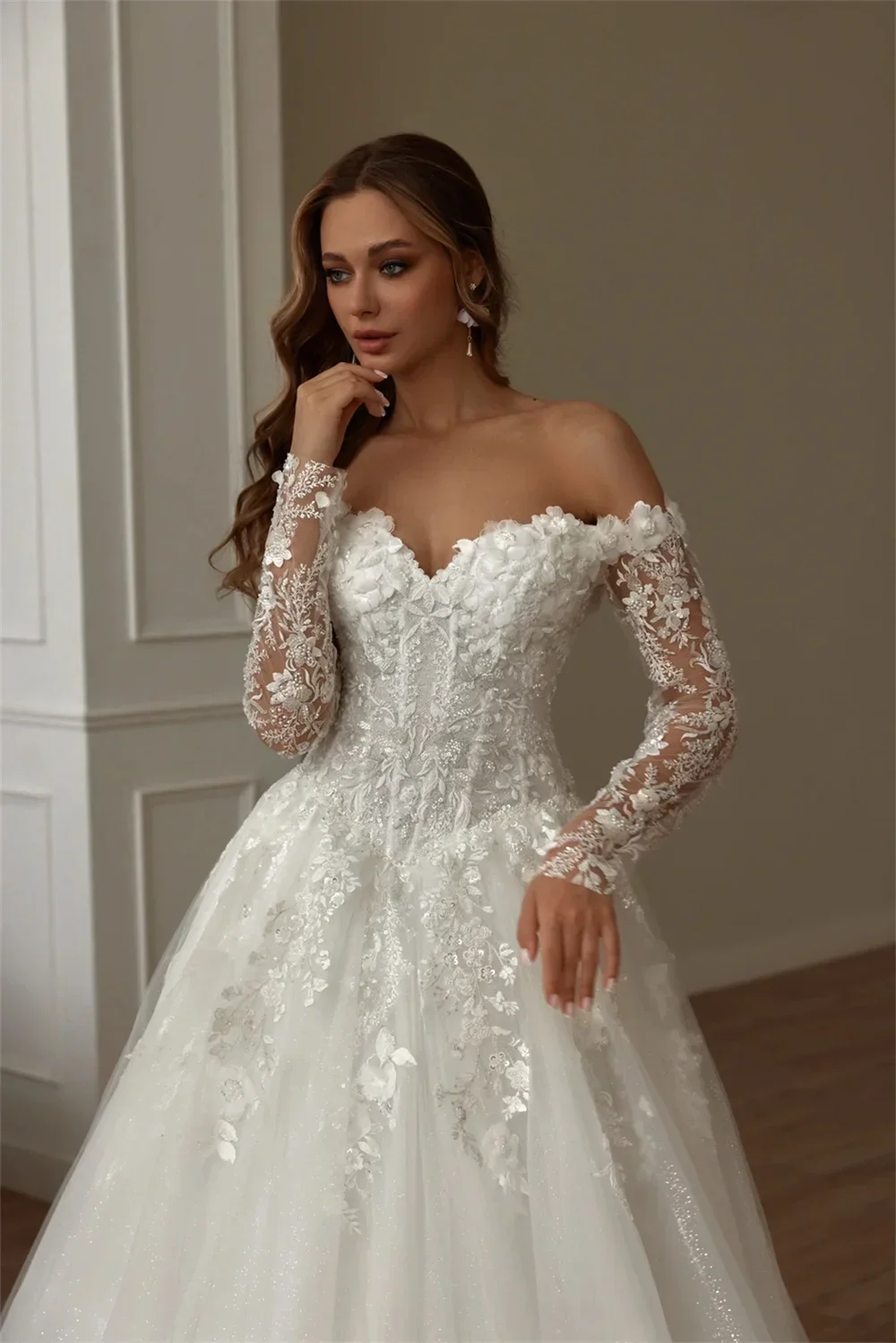 Fashionable A-Line Lace Decal Women's Wedding Dress Sexy Off Shoulder Long Sleeved Sweeping Train Dance Bridal Gown Customized