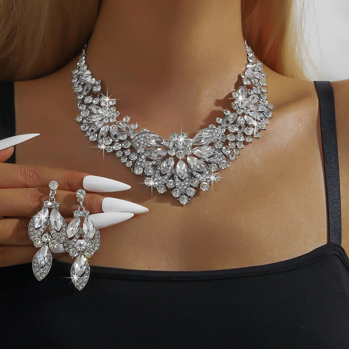 3PC Women\'s Wedding Season Fashion Luxury Flower Necklace Earrings Jewelry Set Suitable for Wedding Parties and Festival Gifts