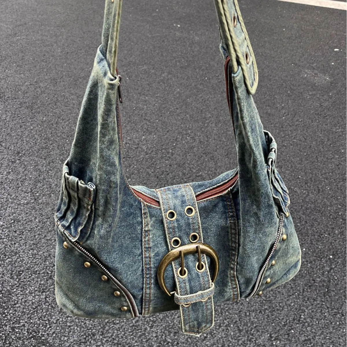 

Fashion denim Y2k women shoulder bags Large Capacity punk wide strap rivet lady handbags retro Underarm Bags Female purses