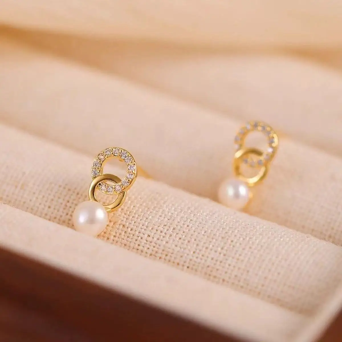 Une paire de boucles d'oreilles bohèmes en argent sterling S925 pour femme, adaptées aux fêtes, à porter au quotidien et aux cadeaux Saint-Valentin.