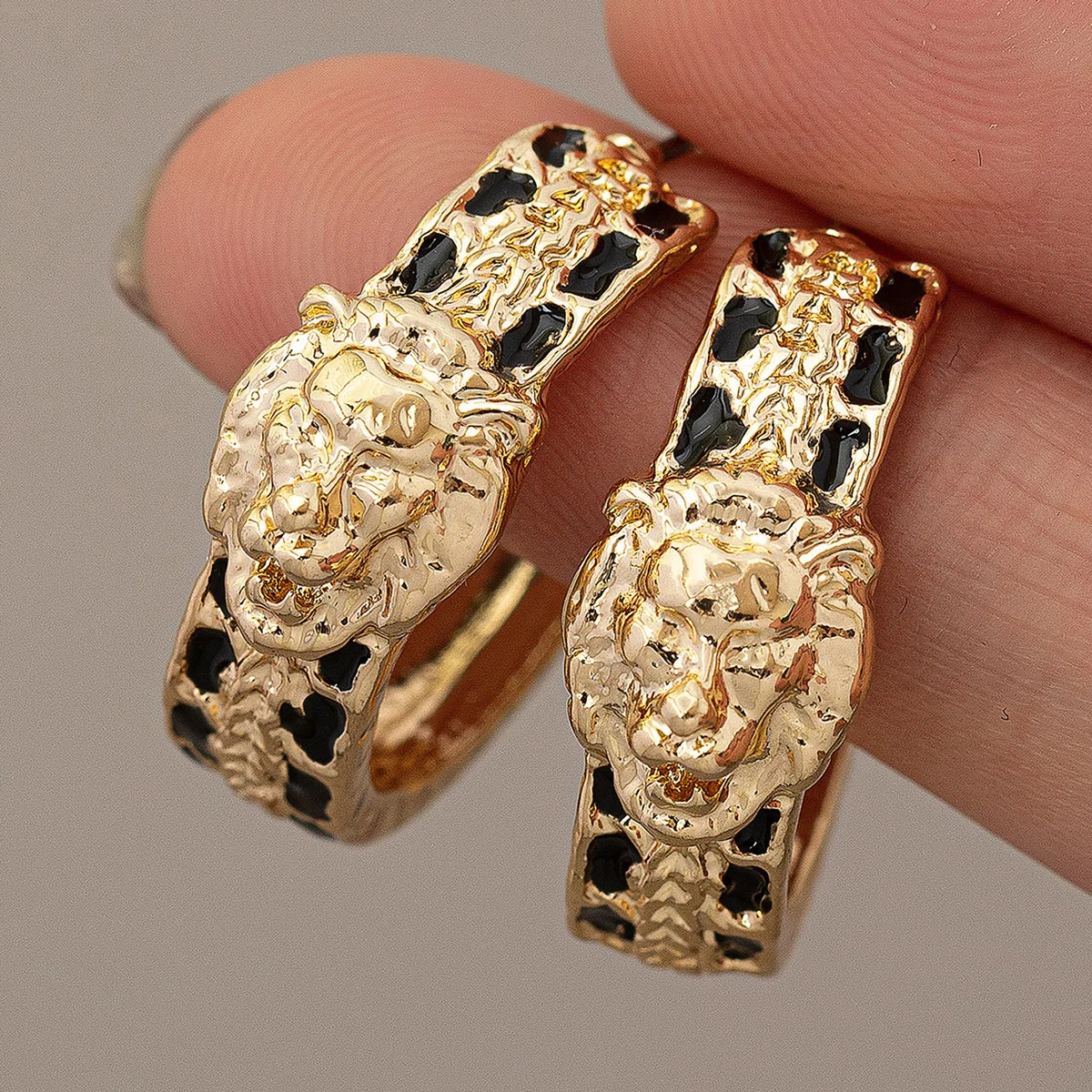 Stud Earrings For Women Retro Metal Lion Head Style C-shape Popular Punk Hip Hop Ear Accessories Fashion Jewelry E451