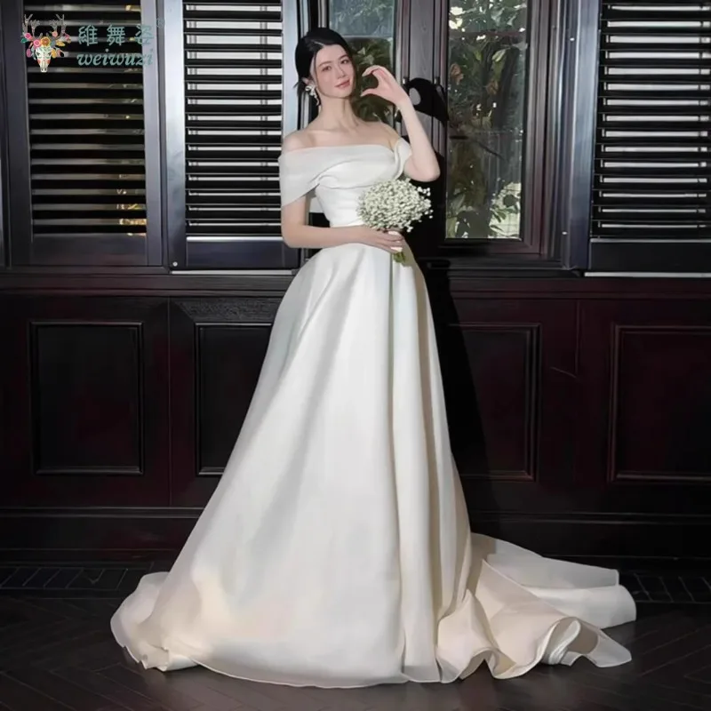 

French Style Minimalist Off The Shoulder Brush Style Trailing Bridal Wedding Dress with A-line and Floor Light Wedding Dress