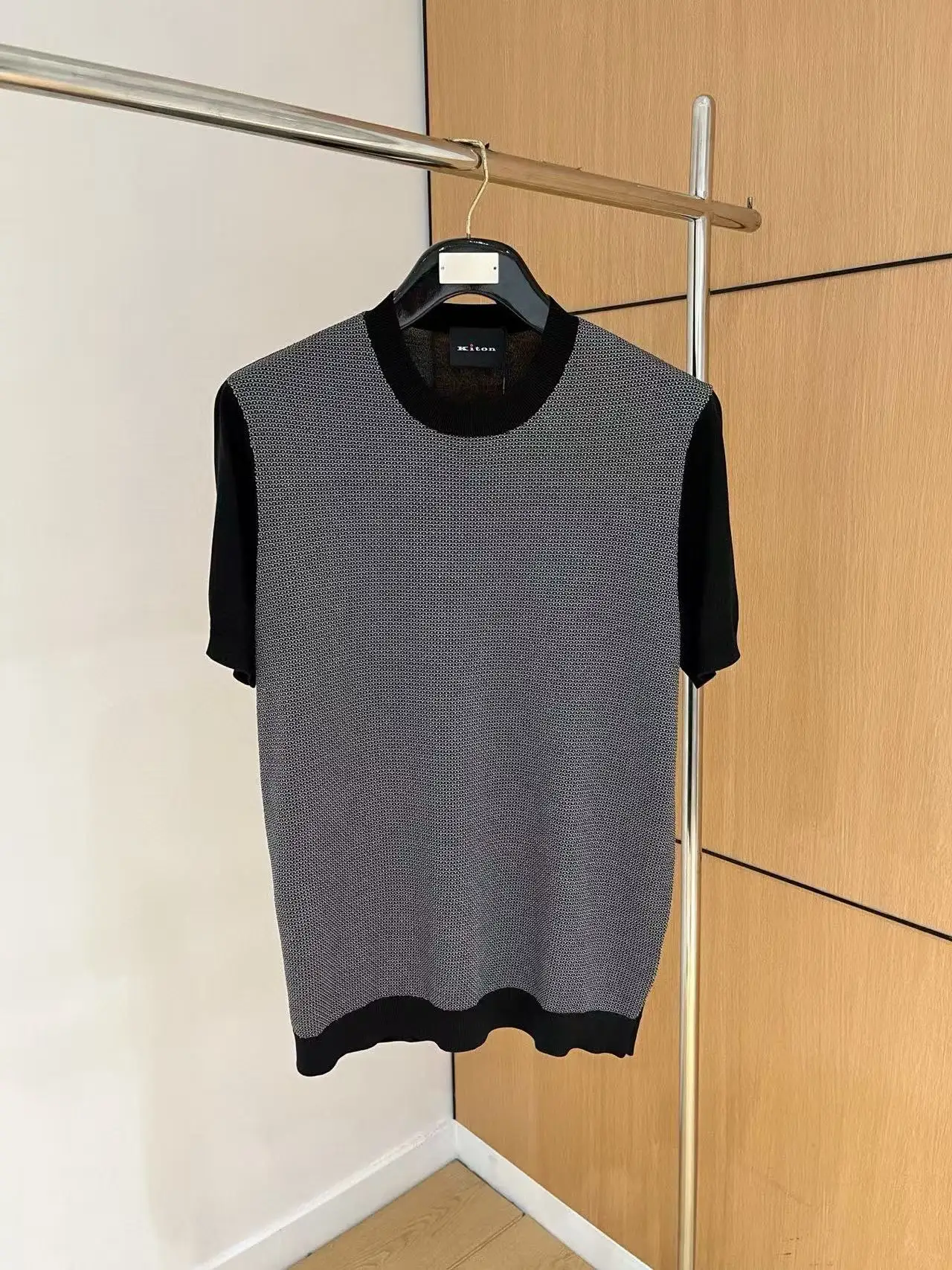 

Kiton мужская летняя новая трикотажная мужская повседневная дышащая футболка контрастного цвета в стиле Old Money с короткими рукавами и круглым вырезом