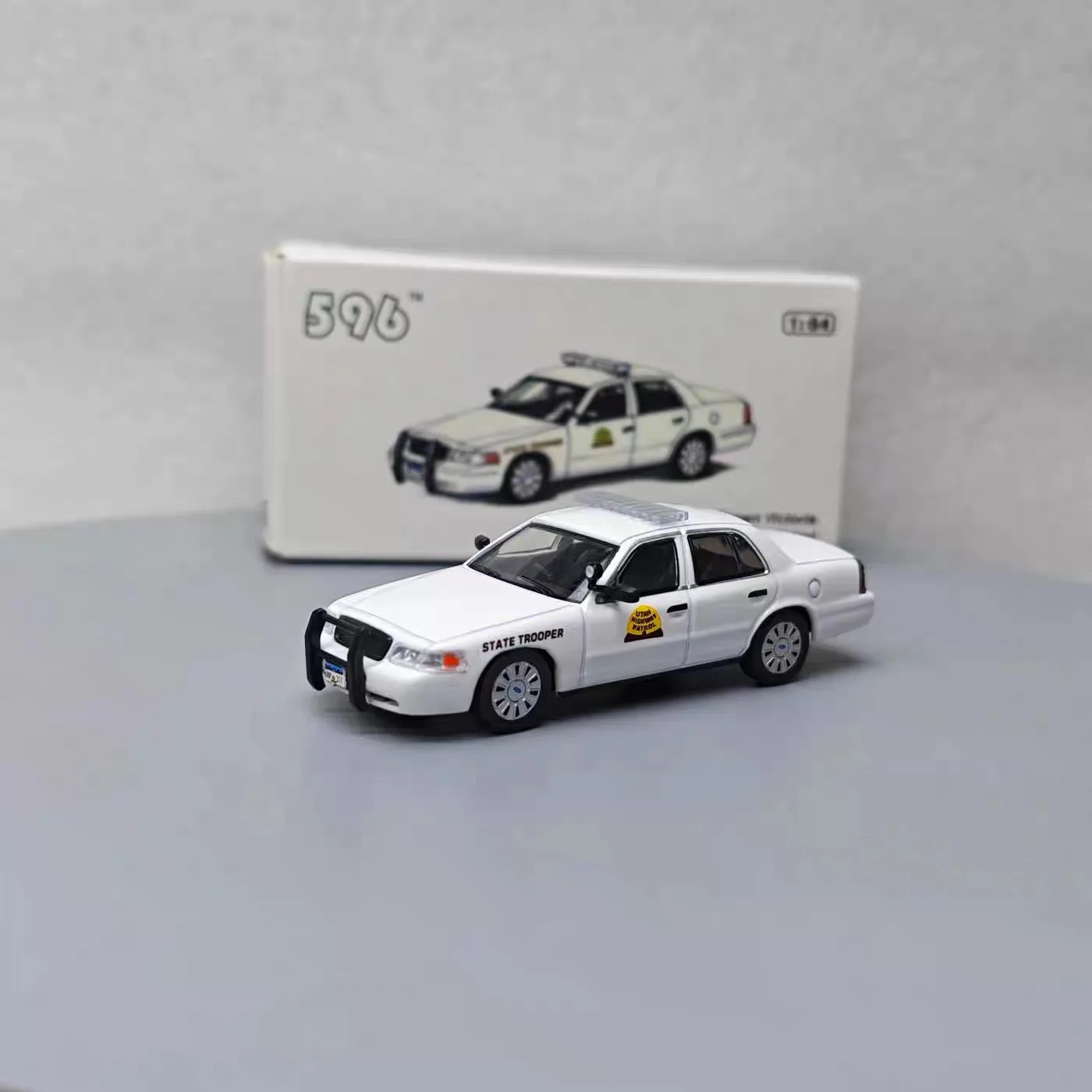 596 1:64 Wagoneer/CV/Tahoe/Suburban/Express/ Taurus alloy car model