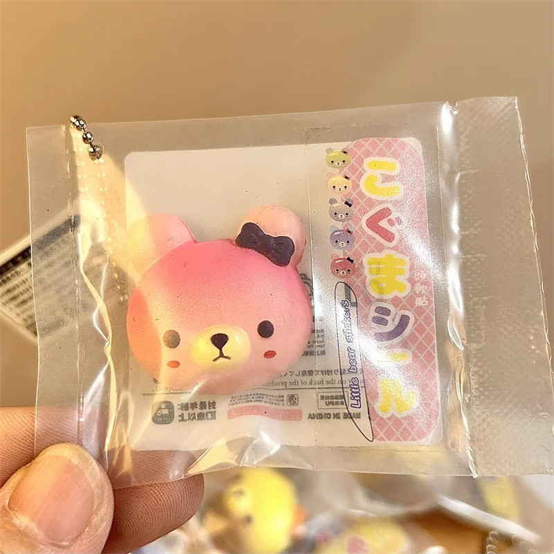 오리지널 애니메이션 피규어 푸드 베어 귀여운 카와이 스퀴즈 장난감 소프트 스트레스 릴리프 빵 스티커 키체인 펜던트