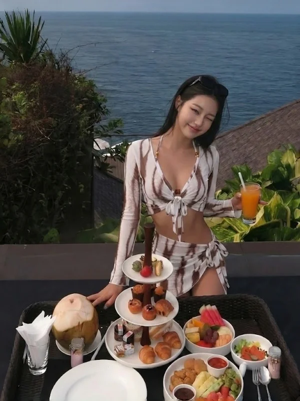 

2026 New Women's Swimsuit High-End Bikini Four-Piece Set Beautiful Holiday Hot Spring Swimming Suit Long Sve Sunscreen