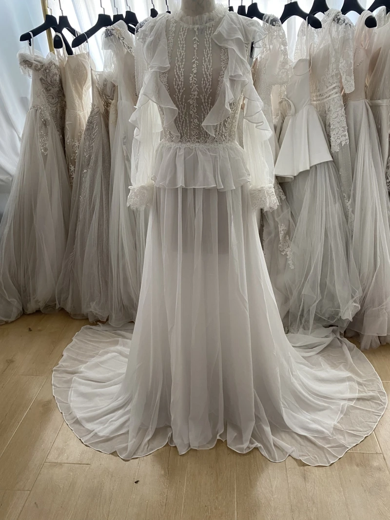 CloverBridal Cheap Worthy Off spalla maniche lunghe in rilievo pizzo + Chiffon a-line lungo treno collo alto abiti arruffati de mariée 333