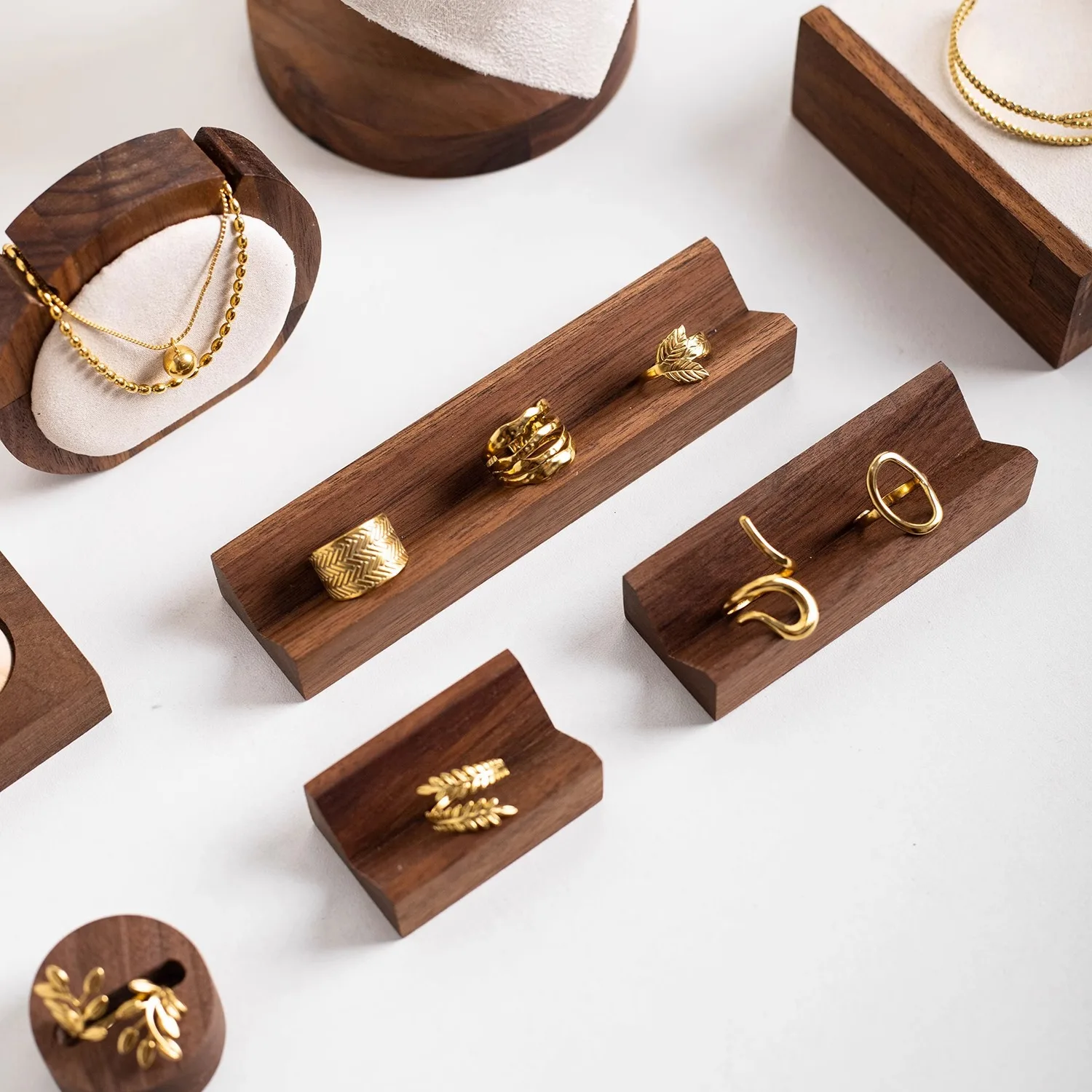 حامل مجوهرات من خشب الجوز، حامل مجوهرات من الخشب الصلب، حامل عرض الخاتم، عيد الحب، عرض خاتم المقتراح