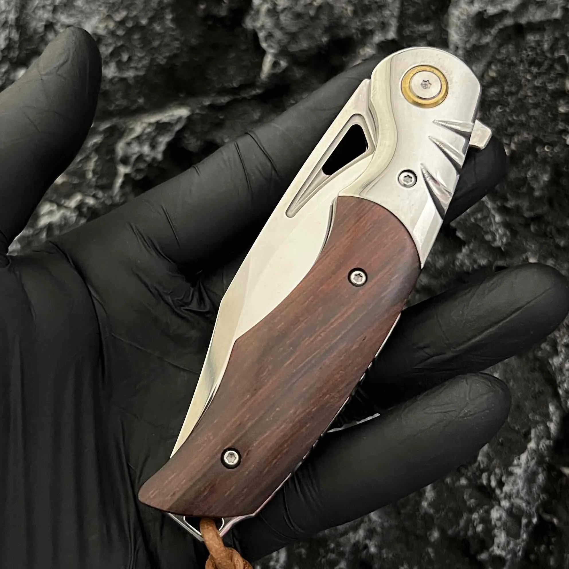 Lâmina de aço D2 forjada à mão nova de 7 polegadas, cabo de sândalo, faca de ferramenta tática RDC dobrável para acampamento ao ar livre