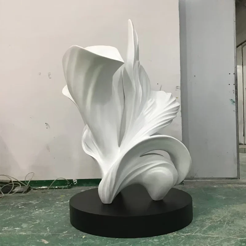 

Прожектор Высокое качество Интерьер отеля Искусство Смола Абстрактная скульптура Ручная работа Открытое украшение дома Белый цветок Скульптура