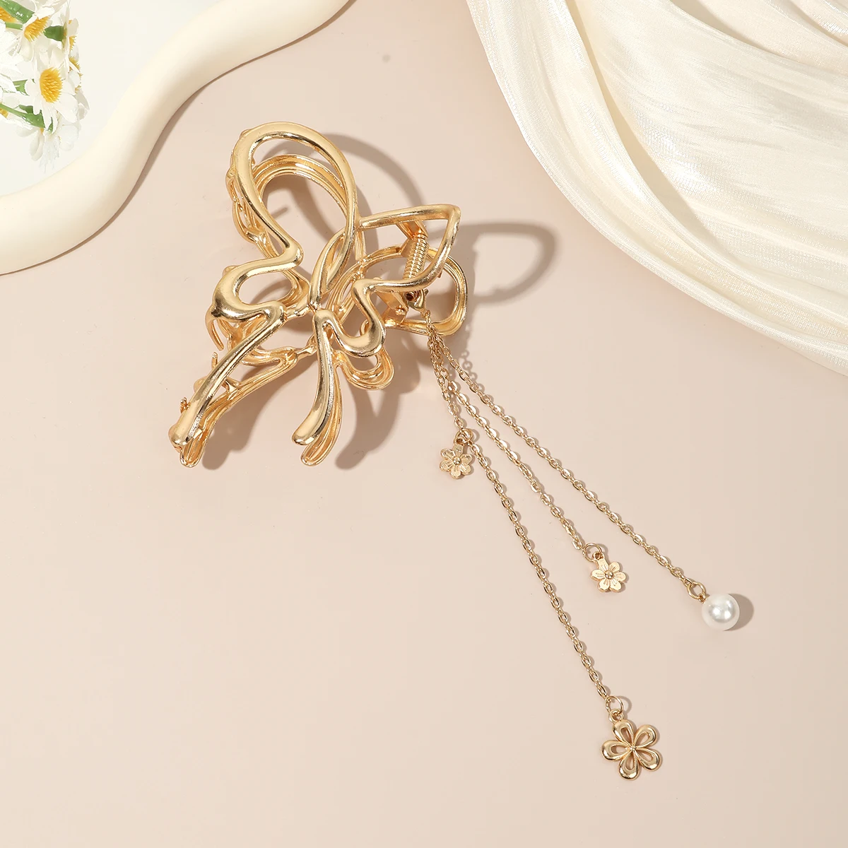 1pc Women Fashion Tassel Pendant Hair Claw Clips Party Headdress New Shark Crab Clip Girls Hairpin Korean Hair Accessories