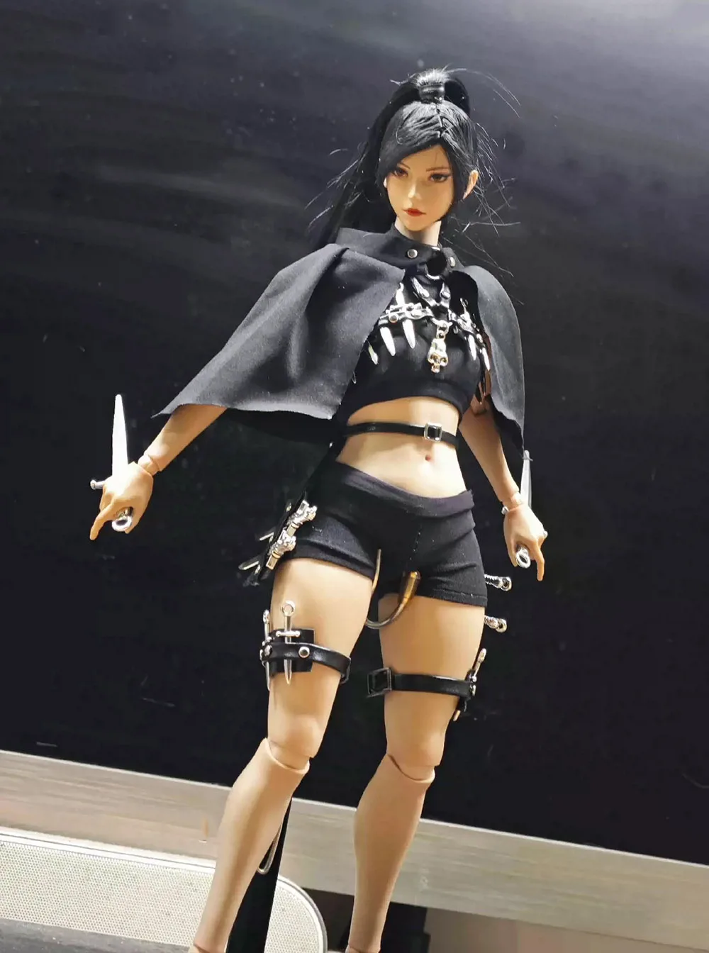 1/6 Scale Female Assassin's All Black Set 2.0 Short Shawl Vest Tight Shorts Leather Leg Rings with Weapon for 12