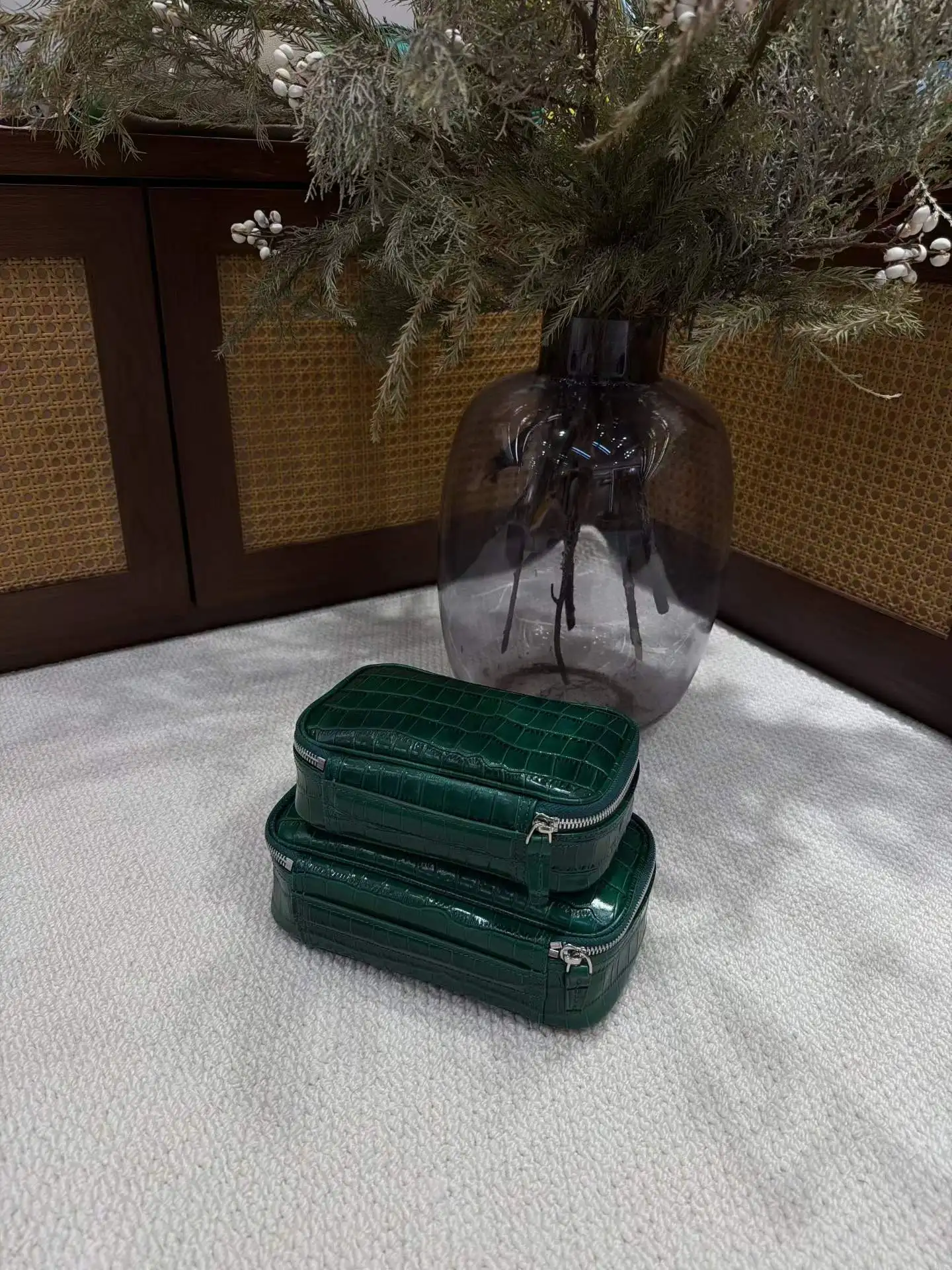 Krokodil-Geprägte Leder Mini-Kosmetiktasche Toilettenartikel-Organizer Tragbare Kosmetiktasche in Verschiedenen Farben und Größen Erhältlich – Detail 16