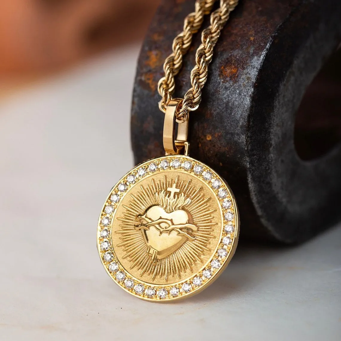 Elegant Gold Color Sacred Heart Pendant for Women Men Flaming Sacred Heart Jesus Cross Necklace With Rhinestones CZ Necklace