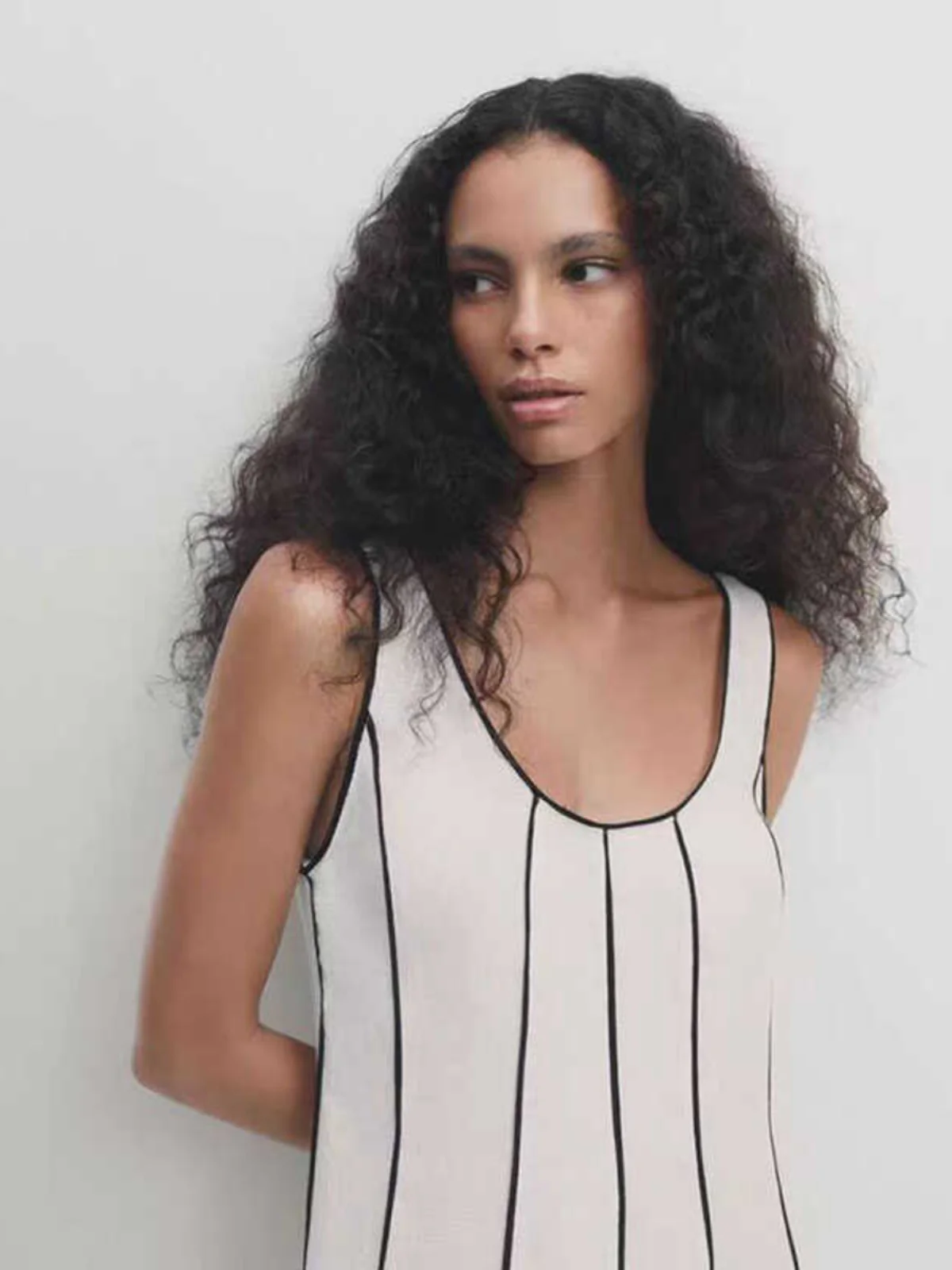 Sommer Neuankömmling Fairylike Slim Fit U-Ne Waist-Cinching Svel Commute Dr für junge Frauen in ihren späten Zwanzigern