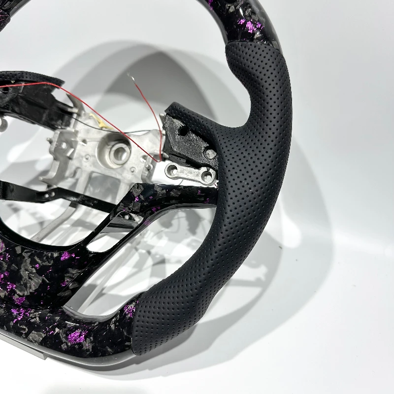 

Светодиодный руль из карбона и кожи для Hyundai Genesis Coupe (2010-2016) – аксессуар класса Haute Couture для автоспорта