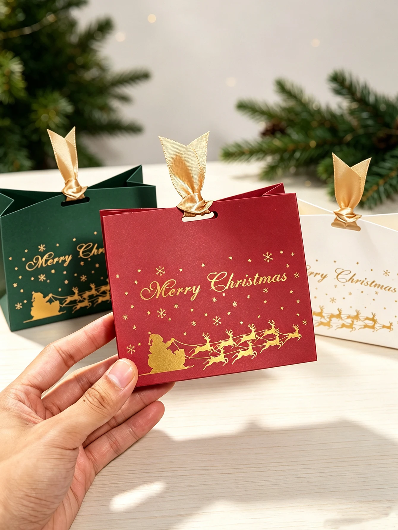 Christmas mini paper gift bag, Christmas party souvenir bag, used for candy, chocolate, jewelry and small gift packaging