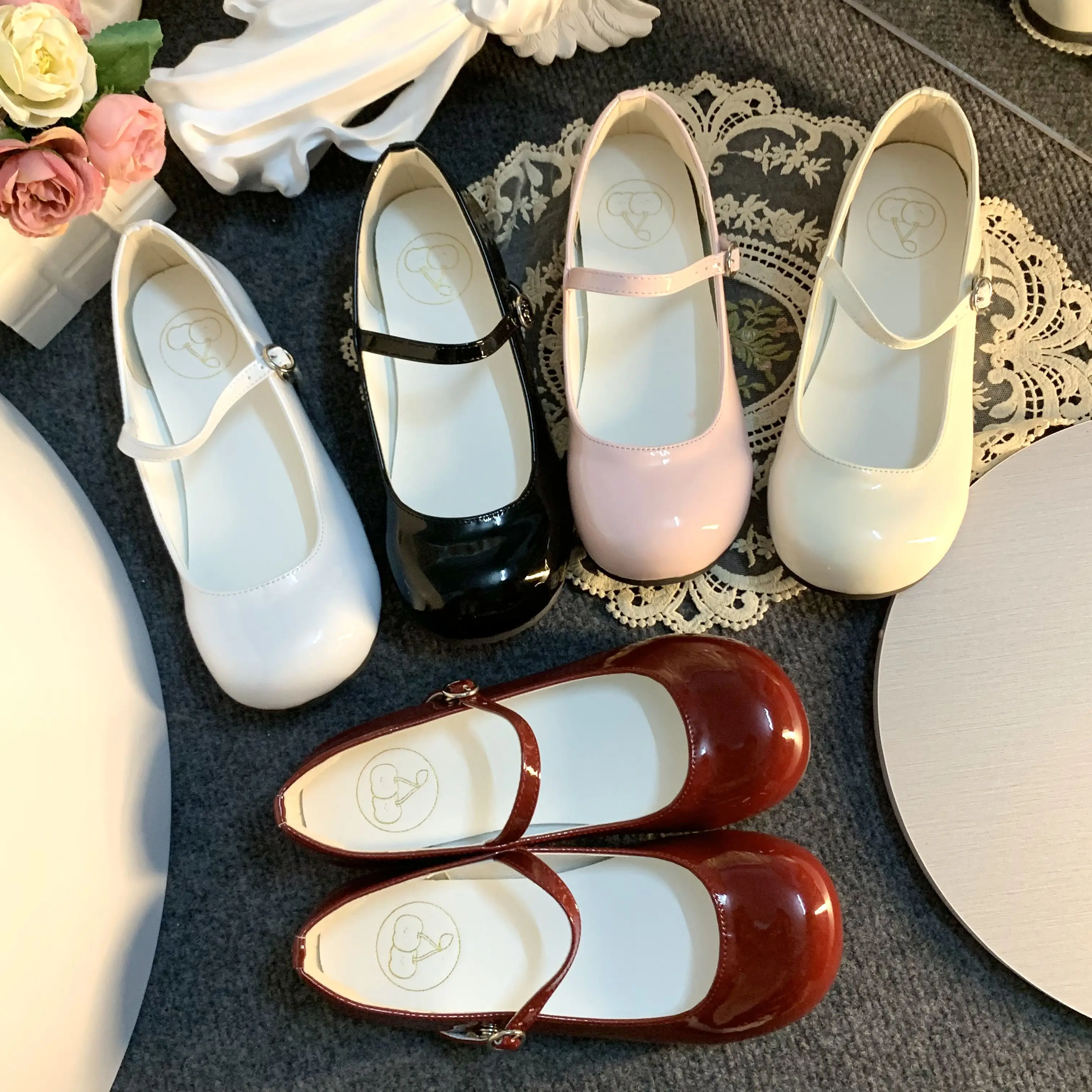 Japanese Cute Lo Shoes Sweet Round Head Lolita Shoe Flat Soft Girl Comfortable Patent Leather Mary Jane Single Shoes for Women