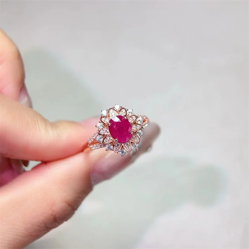 

Fashionable New Natural Ruby Ring, 925 Silver Women's Ring, 5 * 7mm, Gift Wedding Banquet